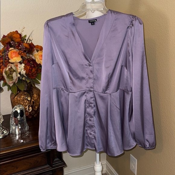 Torrid Lilac Dusk Peplum Satin Button Front Long Puff Sleeve Blouse Top sz 00 - Picture 3 of 4